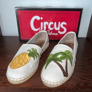 Circus casual/fabric shoes size 9. New.
